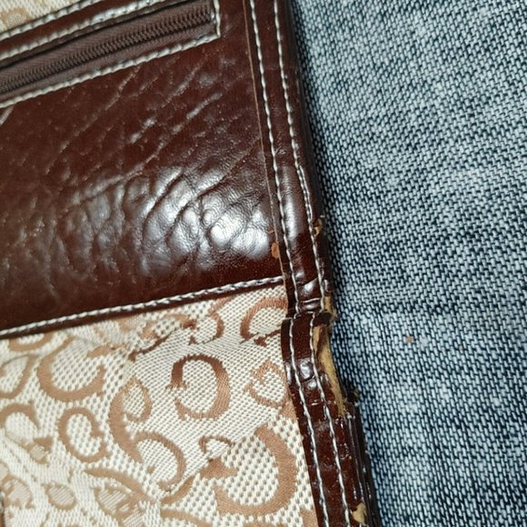 Gently Used Brown Guess Purse with Matching Wallet - Elevate Your Style - Picture 10 of 12